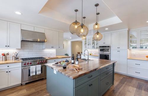 Sebastopol House | Sweet Haven Relaxing Countryside Retreat, Saltwater Pool, Spa, BBQ
