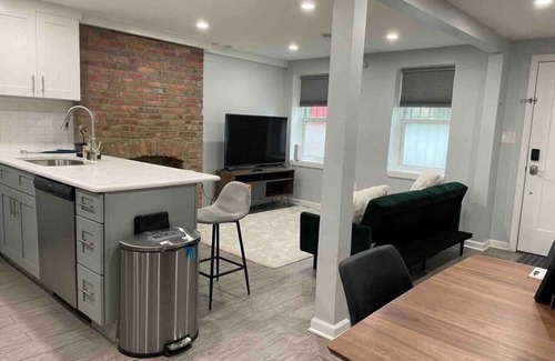 Communipaw House | Sweet Home - 20 minutes to NYC