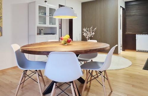 Altbogenhausen Apartment | "Sweet Home" (Central & Quiet) *