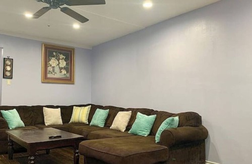 Sharpstown House | Sweet Home IV - Close to Downtown, Mall, and Bars