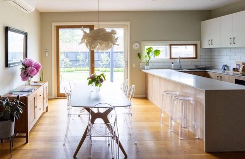 Trentham Cottage | Sweet Magnolia Cottage in the heart of Trentham