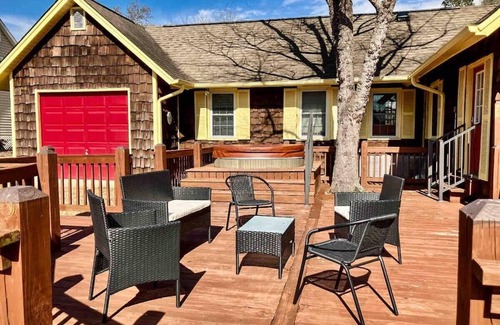 Summerton House | Sweet Marion - Dock + Boat Ramp + Hot Tub!