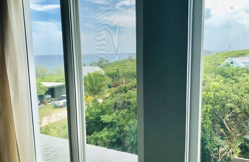 Rainbow Bay House | Sweet Merlot - A Family Rental with a Pool & walking distance to Twin beach