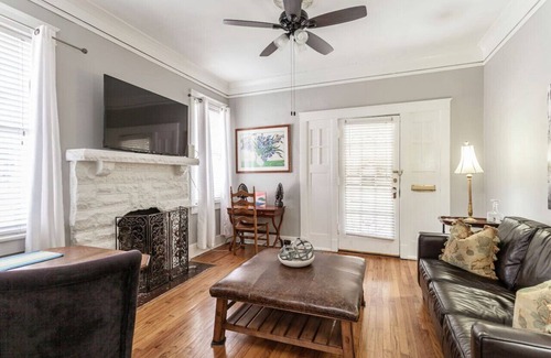 Central Gardens House | Sweet Midtown Memphis 1BR + Fireplace