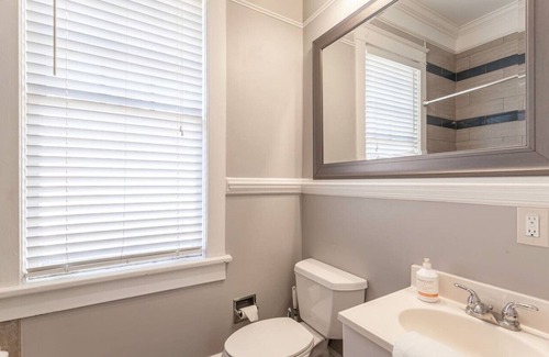 Central Gardens House | Sweet Midtown Memphis 1BR + Fireplace