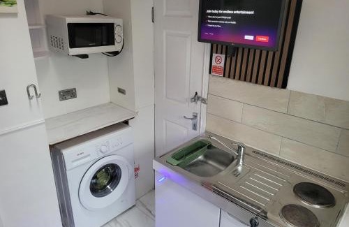 South Ockendon Apartment | Sweet mini 1 bedroom flat-sleeps up to 2 guest