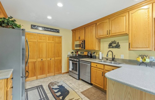 Cullowhee House | Sweet Mountain Dreams (3BR) with Views of Lake Glenville