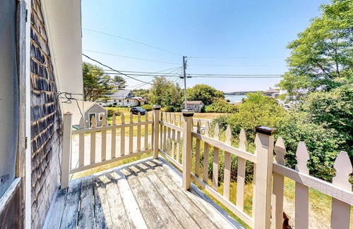 Tenants Harbor Cottage | Sweet, ocean view cottage overlooking Clark Cove with fast WiFi