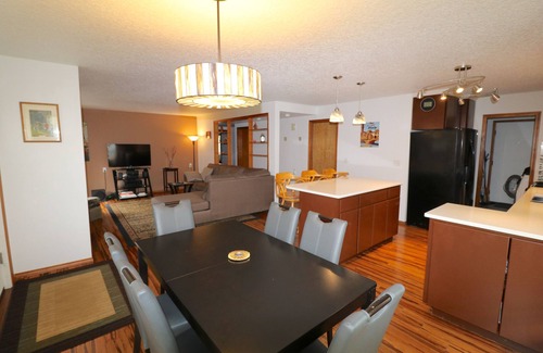 Alberta House | Sweet one level house in the Heart of Alberta Arts