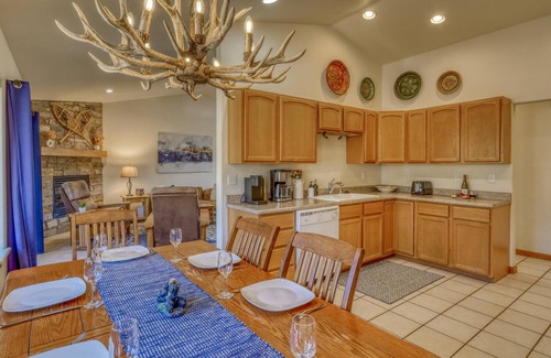 Twin Creek Village House | Sweet Retreat: Bright Home with Sunroom, Fireplace, Fenced Yard, Mountain Views, Near Hot Springs