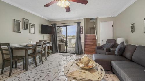 El Centro Beach House | Sweet Retreat by Sand Seeker Vacations