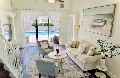 Davenport House | Sweet Sunshine Retreat near Disney. 4 king beds. Free heated pool.