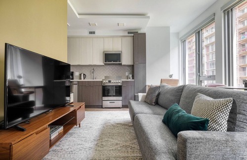 Southwest Federal Center Apartment | Sweet SW Waterfront 1BR w/Gym & Roof Pool, nr Train, by Blueground