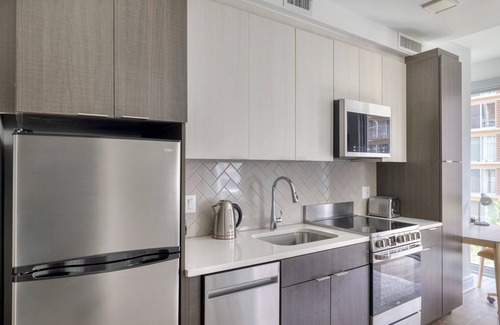 Southwest Federal Center Apartment | Sweet SW Waterfront 1BR w/Gym & Roof Pool, nr Train, by Blueground