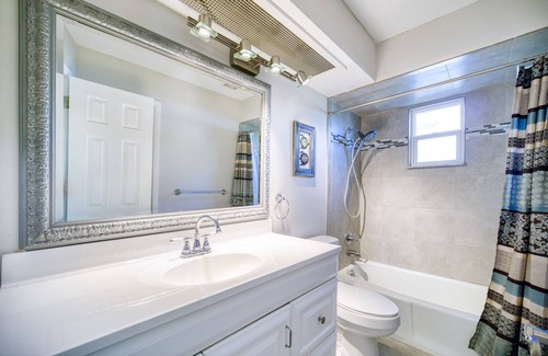 Southside House | ~Sweet Tea Solarium Sleeps 8 Pool & Privacy~