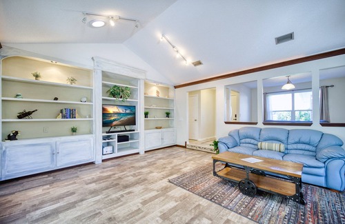 Southside House | ~Sweet Tea Solarium Sleeps 8 Pool & Privacy~