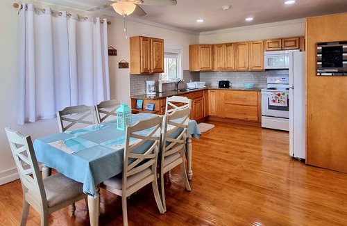 Spanish Wells Cottage | "Sweet Ting" Charming 3-bedroom cottage in Spanish Wells, Just Steps to beach