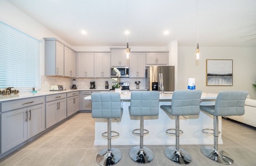 Four Corners Ski Chalet | Sweet Townhouse 4Beds/3Baths/Pool/18Min Disney