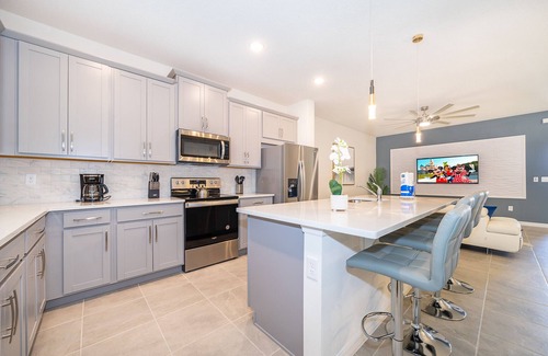 Four Corners Ski Chalet | Sweet Townhouse 4Beds/3Baths/Pool/18Min Disney