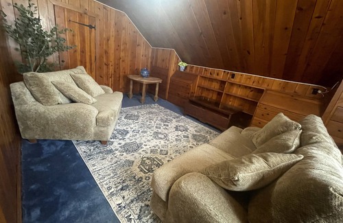 Buena Vista Apartment | Sweet Upstairs’s apartment right next to Southern Virginia University.