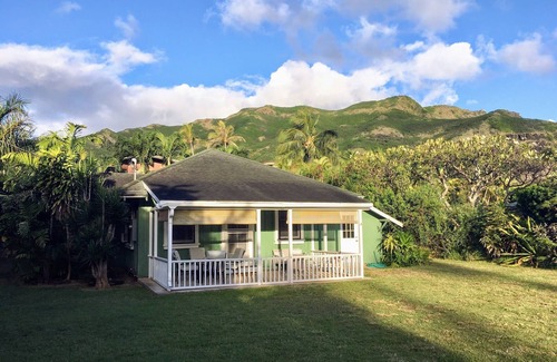 Lanikai House | Sweet Vintage Hawaiian Cottage and Guest House! Great deal in beautiful Lanikai!