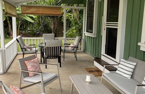 Lanikai House | Sweet Vintage Hawaiian Cottage and Guest House! Great deal in beautiful Lanikai!
