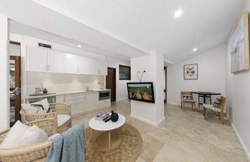 Pokolbin House | Sweetacres Hunter Valley - 5 uniquely styled cottages and stunning main house