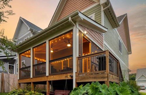 Black Mountain House | Sweetgum by AvantStay Black Mountain Retreat w Covered Deck