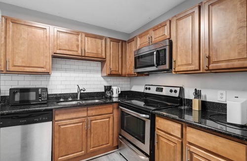 Gainesville Apartment | Sweetwater 5F I Beautiful 1Bd Apt I Free Parking