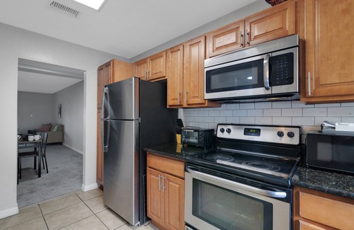 Gainesville Apartment | Sweetwater 7F I Beautiful 2Bd Apt I Free Parking