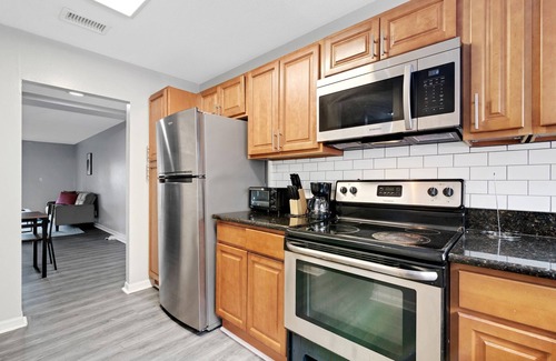 Gainesville Apartment | Sweetwater 8B I Beautiful 2Bd Apt I Free Parking