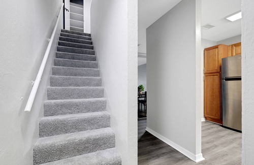 Gainesville Apartment | Sweetwater 8B I Beautiful 2Bd Apt I Free Parking