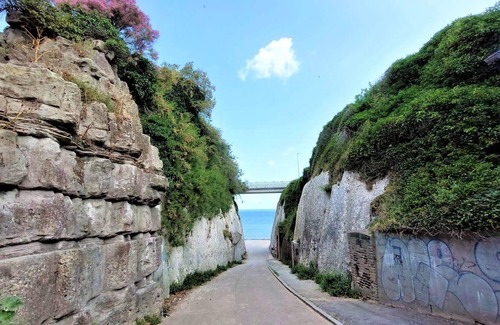 Cliftonville House | Sweyn House - Spacious family home by the seaside