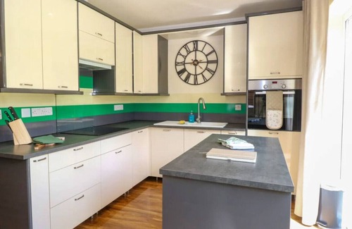 Irstead House | Swift Host: 3 Double beds | Parking | Peaceful