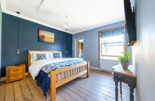 Thorpe St Andrew House | Swift Host - Flint Cottage - 2 Bedroom - Close to River - Parking