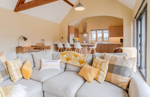 Bidford-on-Avon Cottage | Swifts Retreat at Oosland Barns - sleeps 2 guests in 1 bedroom