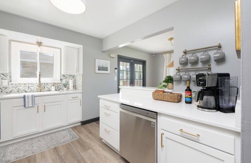 Parma House | Swim & Relax: Pool, Hot Tub & Renovated! HomeHop