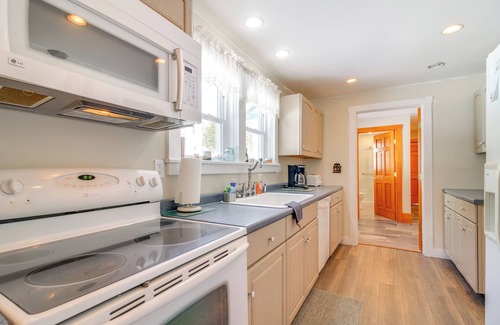 Ludlow House | Swim, Ski & Sip: Lakefront Retreat in Plymouth