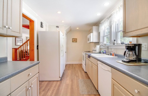 Ludlow House | Swim, Ski & Sip: Lakefront Retreat in Plymouth