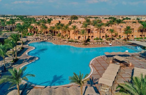 Makadi Bay Resort | Swim, Splash and Relax – Outdoor Pool Access Near Makadi Water World Aqua Park