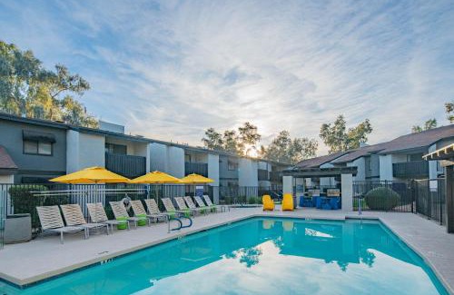 Paradise Valley Village Apartment | Swim & Trail Escape - Work-from-Home Ready with a King Bed & Self Check-In - C257