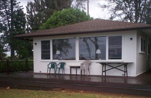 Mokuleia House | Swim with Turtles, Watch the Sun Set, Stay on the Beach