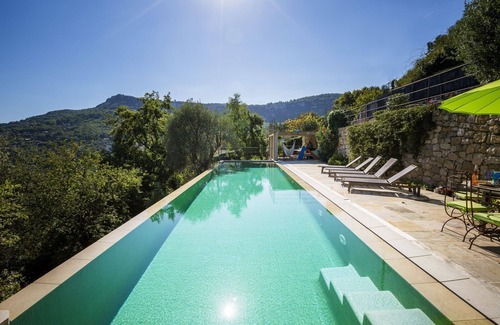 Le Bar-sur-Loup Villa | Swimmers paradise with 16m infinity pool- Amazing view- Beautiful family house
