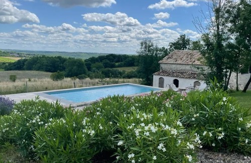 Montaigu-de-Quercy House | Swimming pool in the middle of lavender at Clau de Ratelle