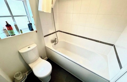 Swindon House | Swindon Cozy Central Home with Free Parking!