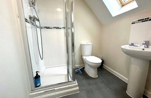 Swindon House | Swindon Cozy Central Home with Free Parking!