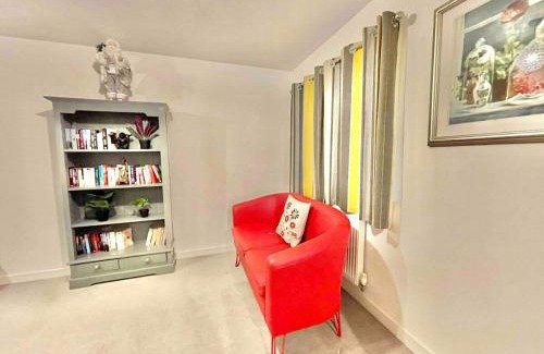 Swindon Apartment | Swindon Large 5 Bedroom Modern Home