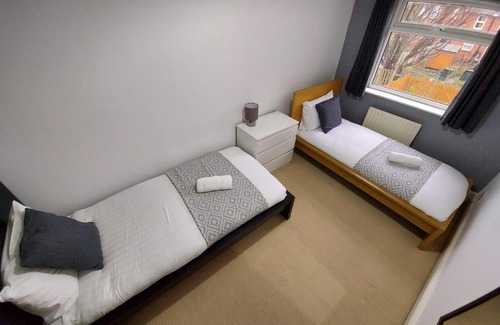 Newcastle-upon-Tyne Apartment | Swinley Apartment - Relocation and Business - Monthly Price Reduction - Free Street Parking