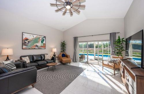 Groveland House | Swiss 49 - Lake Denise