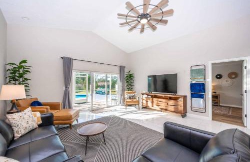 Groveland House | Swiss 49 - Lake Denise